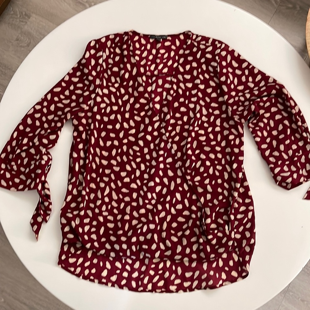 Women’s medium blouse.